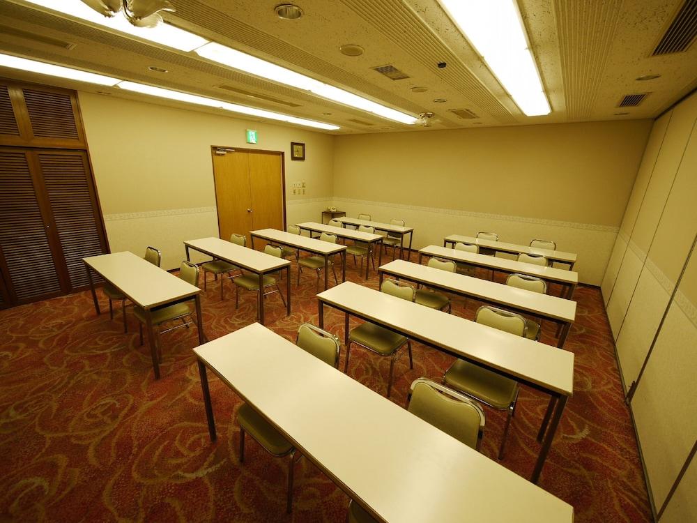 Hotel Route-Inn Nagaoka Ekimae Екстер'єр фото