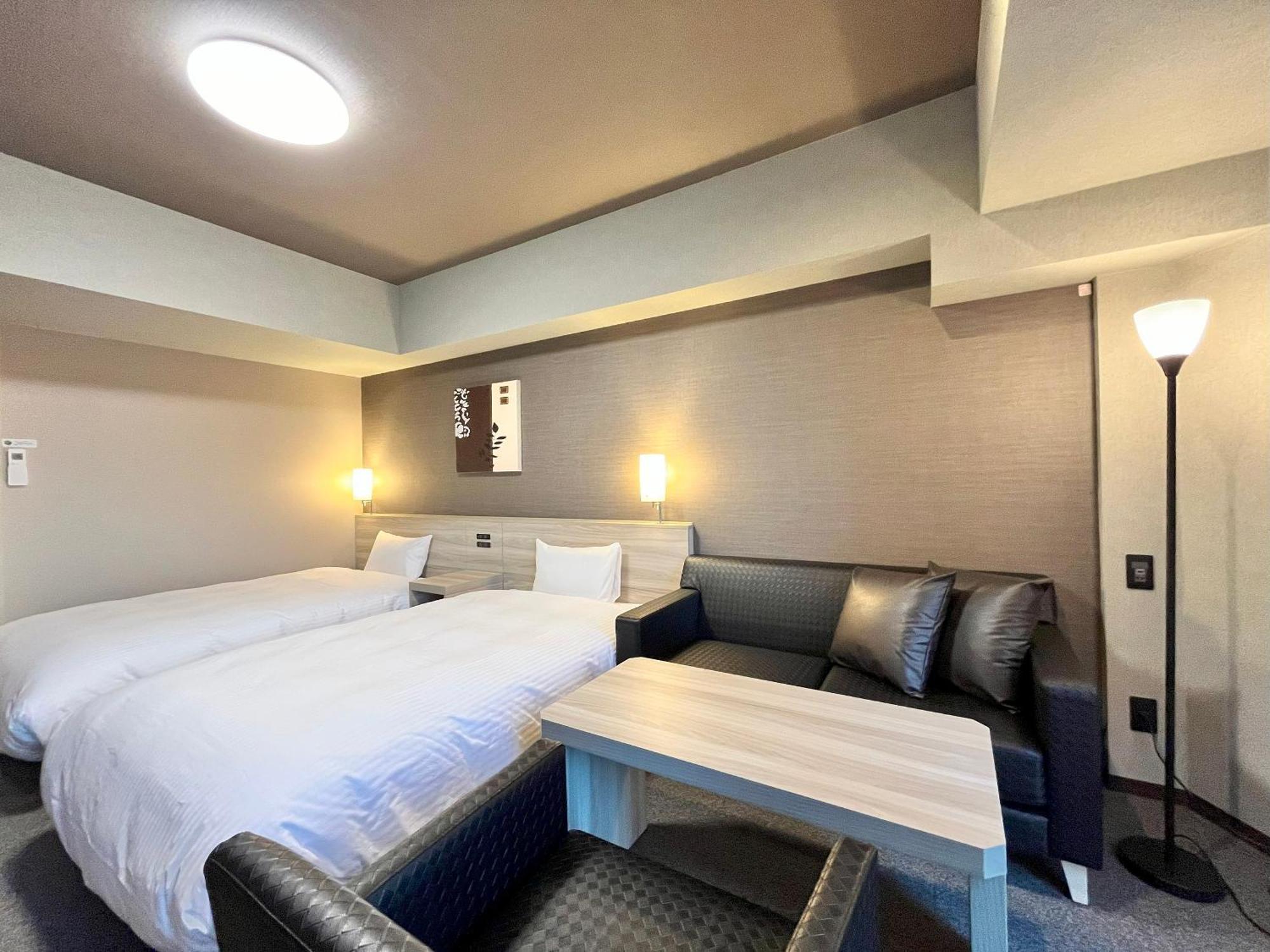 Hotel Route-Inn Nagaoka Ekimae Екстер'єр фото